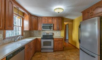 853 S West St, Agawam, MA 01030