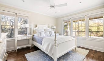 55 Seabreeze Ln, Amagansett, NY 11930