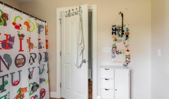 123 Lasalle Dr, Bangor, ME 04401