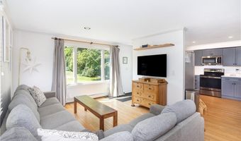 12 Ellen St, Bristol, RI 02809