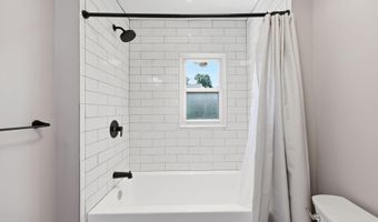 575 Garfield Ave, Belford, NJ 07718