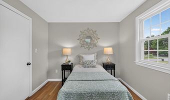 10 Hemlock Rd, Andover, MA 01810