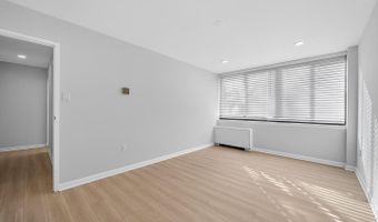 4390 LORCOM Ln 410, Arlington, VA 22207