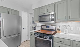 107 Keswick Ct, Amherst, OH 44001