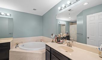32 MARINA Dr, Bayonne, NJ 07002