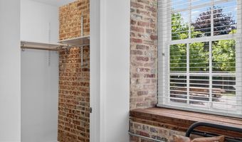 515 N WASHINGTON St 105, Alexandria, VA 22314