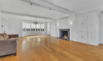 911 Middletown Lincroft Rd, Middletown, NJ 07748