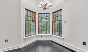 19 CENTER St, Barnegat, NJ 08005