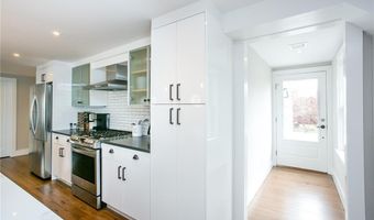 25 Dearborn St 2, Newport, RI 02840