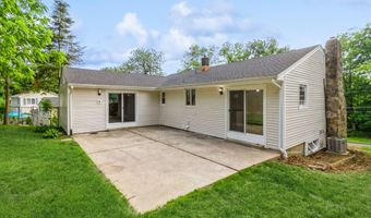 8 Laurel Dr, Brookfield, CT 06804