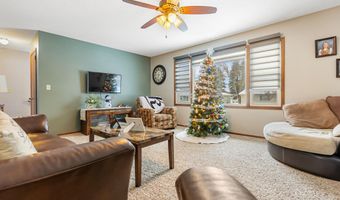 11 Linda Ln, Aberdeen, SD 57401