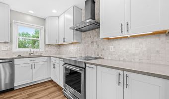 5915 LARPIN Ln, Alexandria, VA 22310