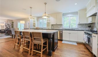 215 Adirondack Dr, East Greenwich, RI 02818