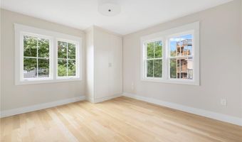 104 Second St, Newport, RI 02840