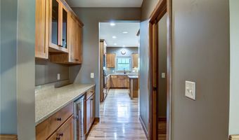 907 Sandalwood Dr, Altoona, WI 54720