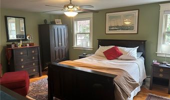 7 Boulevard E, Middletown, RI 02842