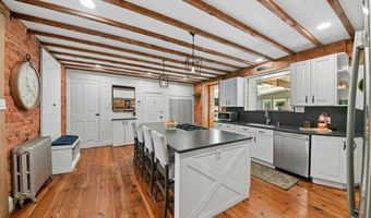 222 BASTIAN Ln, Allentown, PA 18104