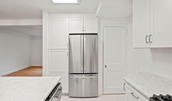 16 E LINDEN St, Alexandria, VA 22301