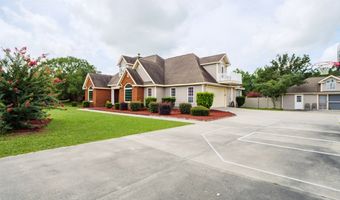 605 Plantation Dr, Adel, GA 31620