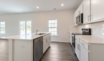 1040 Misty Creek Dr, Aberdeen, NC 28315