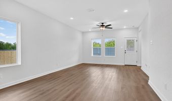 116 Peeps Ct, Adkins, TX 78101