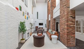 207 S PATRICK St 204, Alexandria, VA 22314