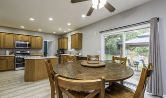 686 Kennedy Dr, Antioch, IL 60002