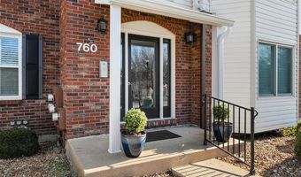 760 Woodside Trails Dr 203, Ballwin, MO 63021