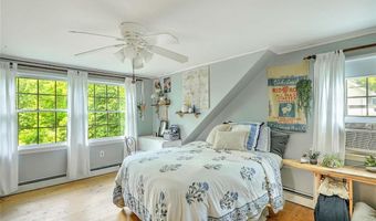 44 Washington Rd, Barrington, RI 02806