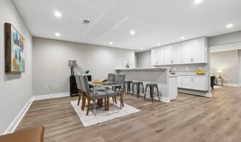 735 N GEORGE MASON Dr, Arlington, VA 22203