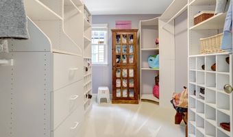 1114 N HARRISON St, Arlington, VA 22205