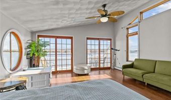 99 Smith St, Bristol, RI 02809