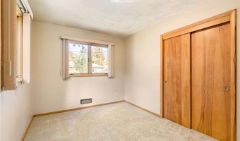 313 Glenn Rd, Albert Lea, MN 56007