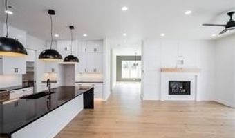 3406 Scoggins Rd, Bentonville, AR 72713