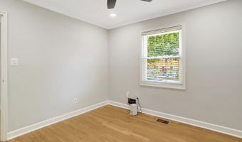 2935 LANDOVER St, Alexandria, VA 22305
