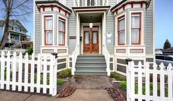 369 37th St, Astoria, OR 97103