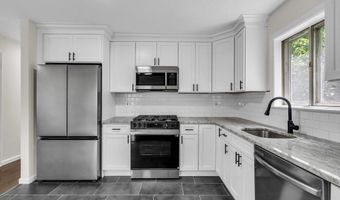 226 Mill Creek Dr, Bayville, NJ 08721
