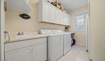 3031 Bayberry Rd, Ames, IA 50014