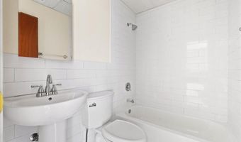 194 Park Ave 2B, Amityville, NY 11701