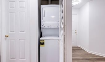 20600 CORNSTALK Ter 202, Ashburn, VA 20147