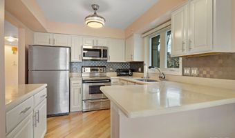 2060 N Charter Point Dr, Arlington Heights, IL 60004