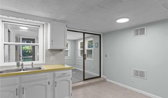 25 High St, Warwick, RI 02886