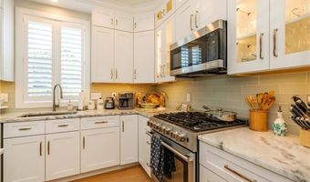 15 Castle St 9, East Greenwich, RI 02818