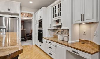602 24th St NW, Austin, MN 55912