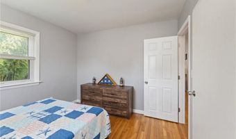 10 Philips Ave, Middletown, RI 02842
