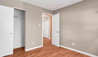 712 Woodside Trails Dr 102, Ballwin, MO 63021
