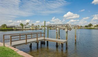 769 KINGSTON Ct, Apollo Beach, FL 33572