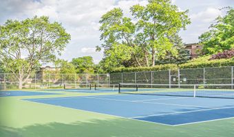 1217 S Old Wilke Rd 201, Arlington Heights, IL 60005