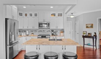 191 SOMERVELLE St 205, Alexandria, VA 22304