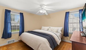 16 Kingsford Ave, East Providence, RI 02915